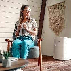 Audrey Retro-Kühlschrank 70 Liter 3 Regale 2 Türfächer Innenbeleuchtung -Klarstein 10039694 yy 0002 logo